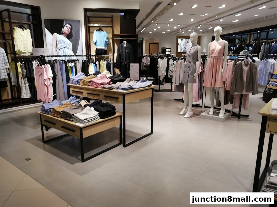 Interior view of a G2000 clothing store with mannequins and folded apparel on display.