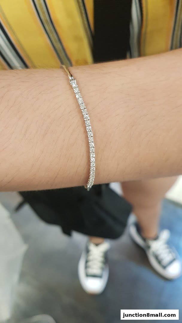 A person wearing a diamond bracelet from Goldheart Jewelry.