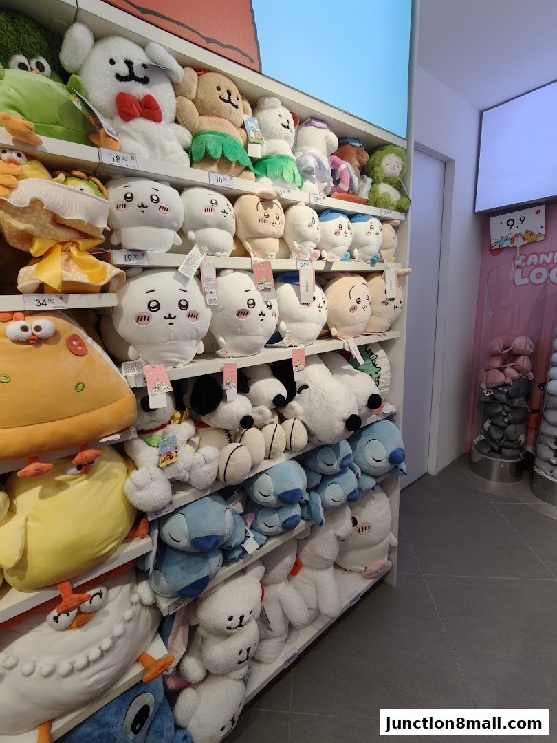 Shelves filled with various cute plush toys, including characters like Stitch and Snoopy.