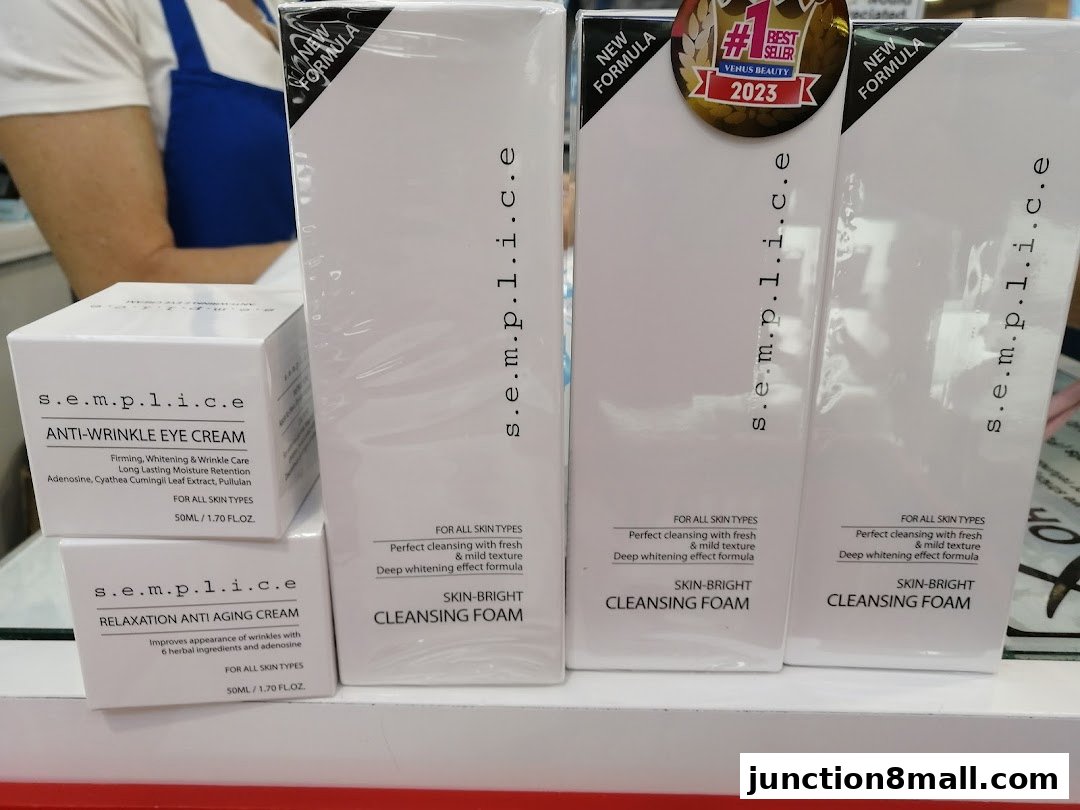 Product display featuring anti-wrinkle eye cream and skin-bright cleansing foam from Semplice.