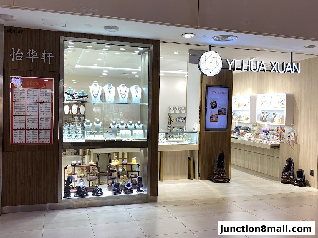 The Yi Hua Xuan shop displays exquisite jewelry and decorative items in well-lit display cases.